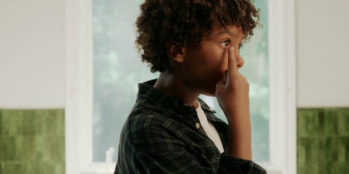 Child wearing contact